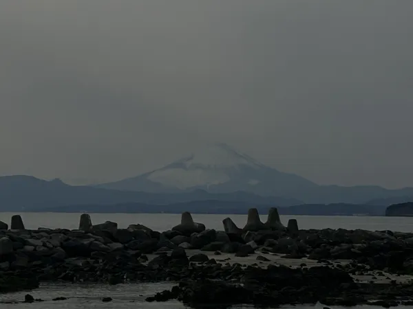 曇りの日の山